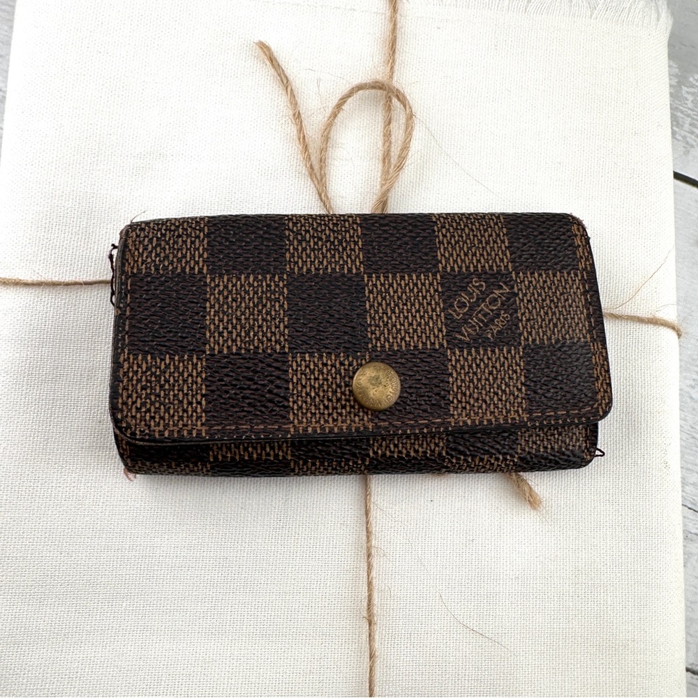 AUTHENTIC Louis Vuitton key holder. - Picture 11 of 12